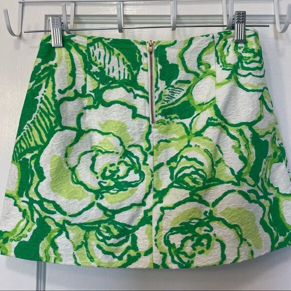 Lilly Pulitzer Tate Skirt in Heartbreaker Green Floral St. Patrick Print - Picture 2 of 8